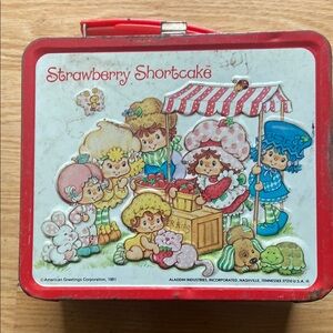 Vintage 1981 Strawberry Shortcake Lunchbox missing Thermos